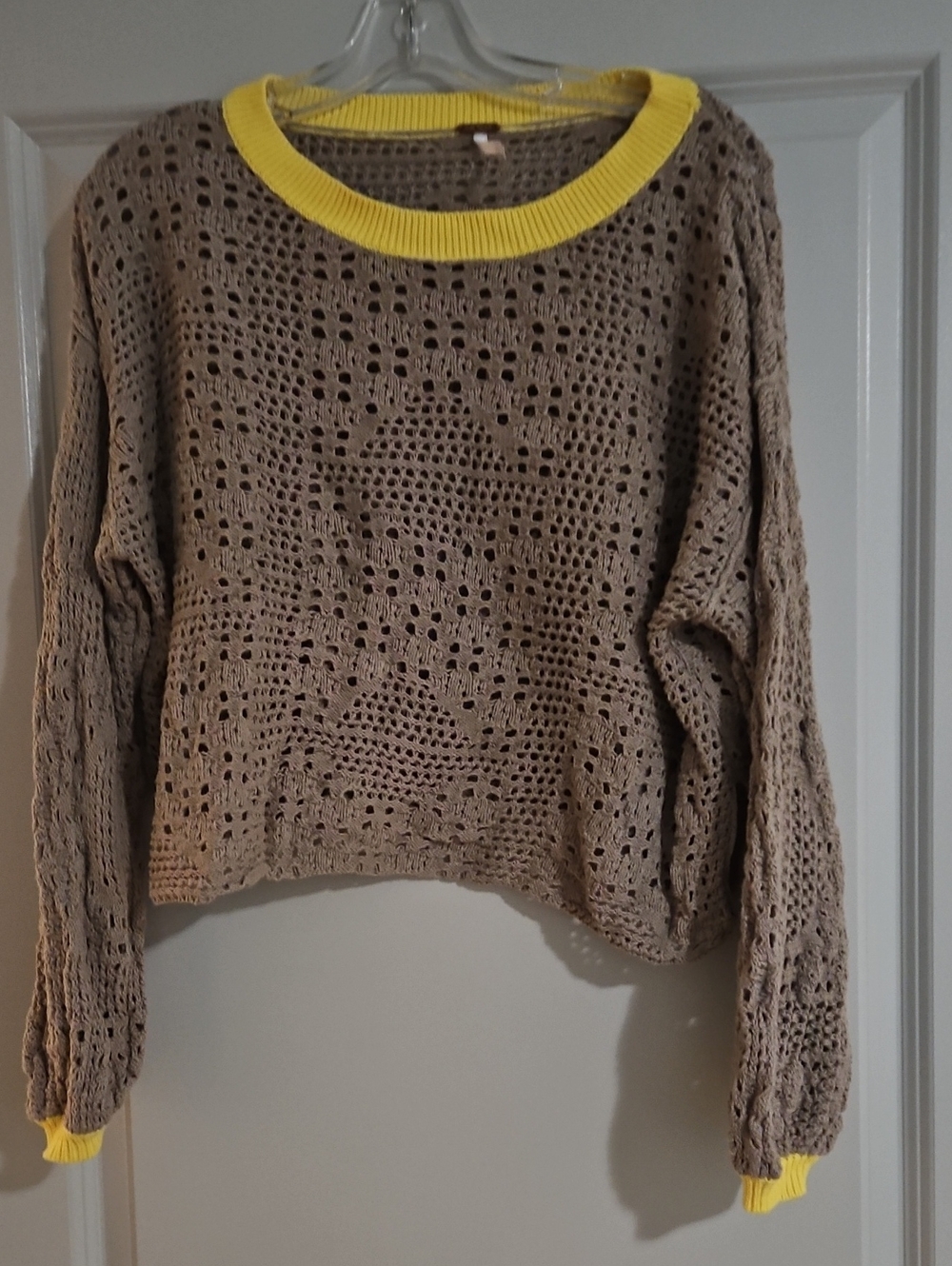 Free People XS Sweater With Side Solit Seam At Bottom - Very Good Condition